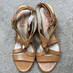 Michael Kors size 9.5 Wedge Platform Sandal Tan Gold Buckles